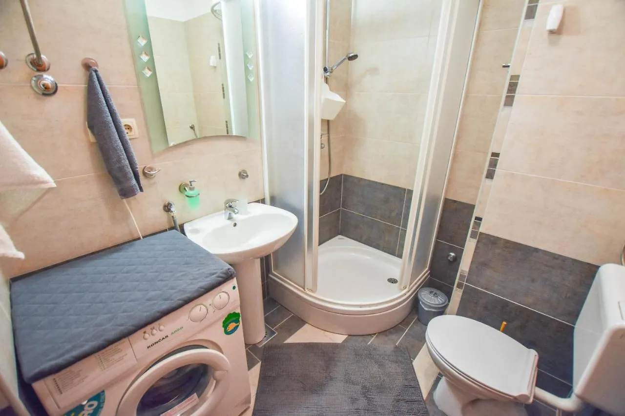 Apartments Josip Turanj 0*,